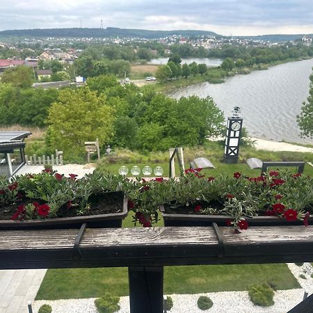 Едем Hotel Berezhany Eksteriør billede