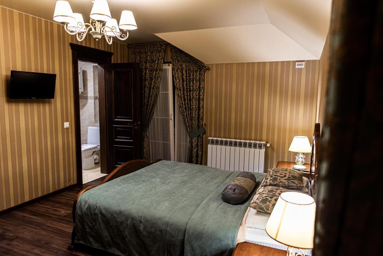 Едем Hotel Berezhany Eksteriør billede