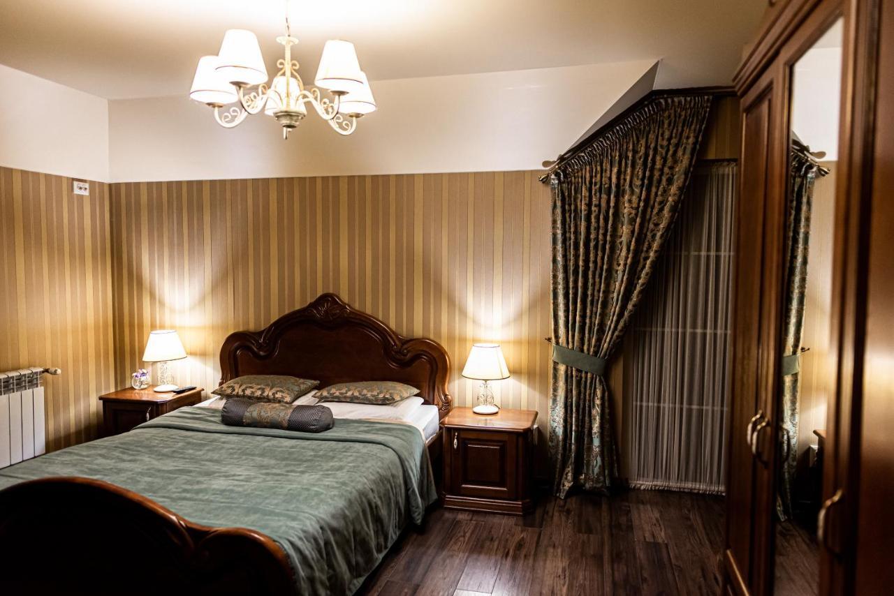 Едем Hotel Berezhany Eksteriør billede