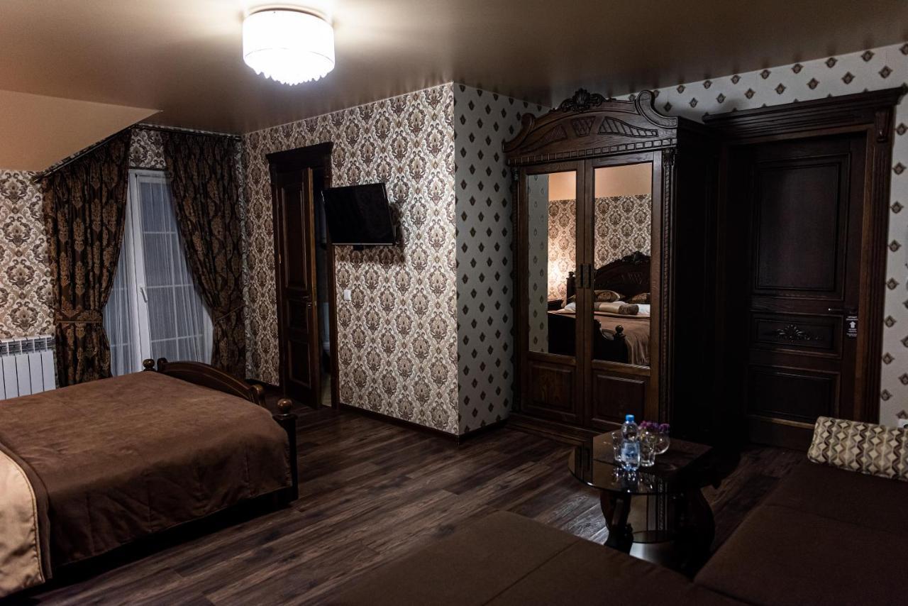 Едем Hotel Berezhany Eksteriør billede