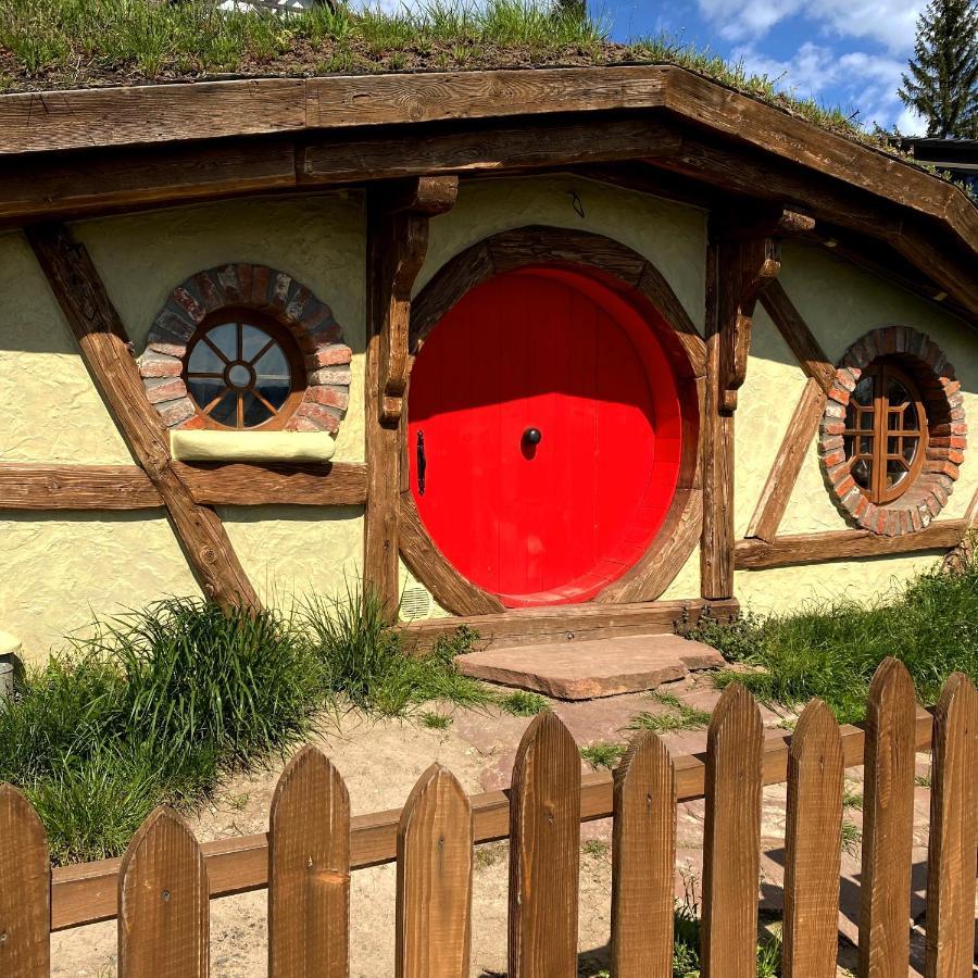 Едем Hotel Berezhany Eksteriør billede