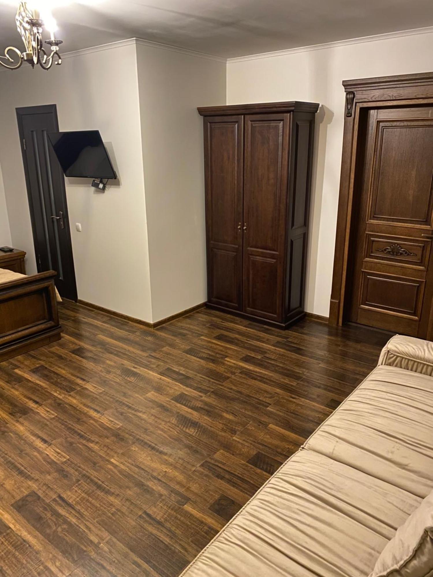 Едем Hotel Berezhany Eksteriør billede