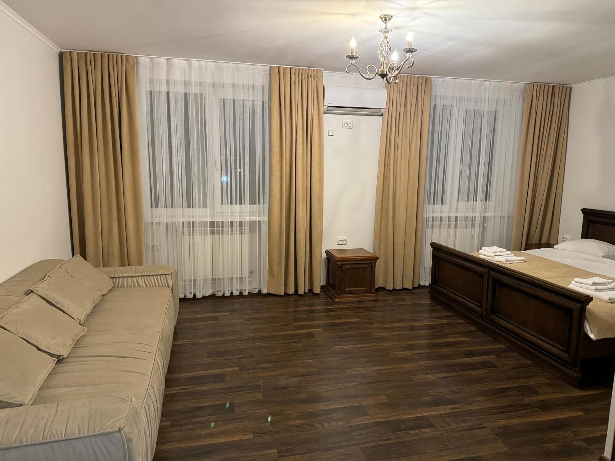 Едем Hotel Berezhany Eksteriør billede