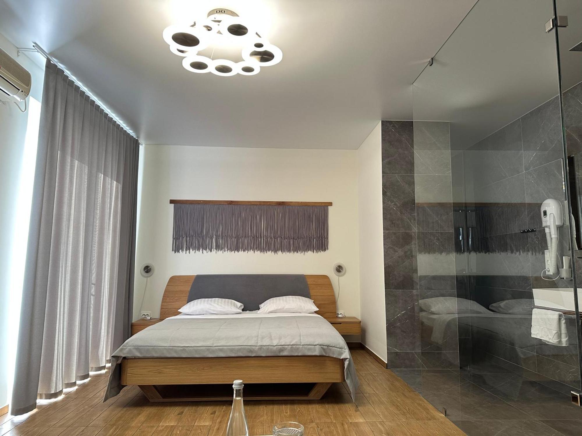 Едем Hotel Berezhany Eksteriør billede