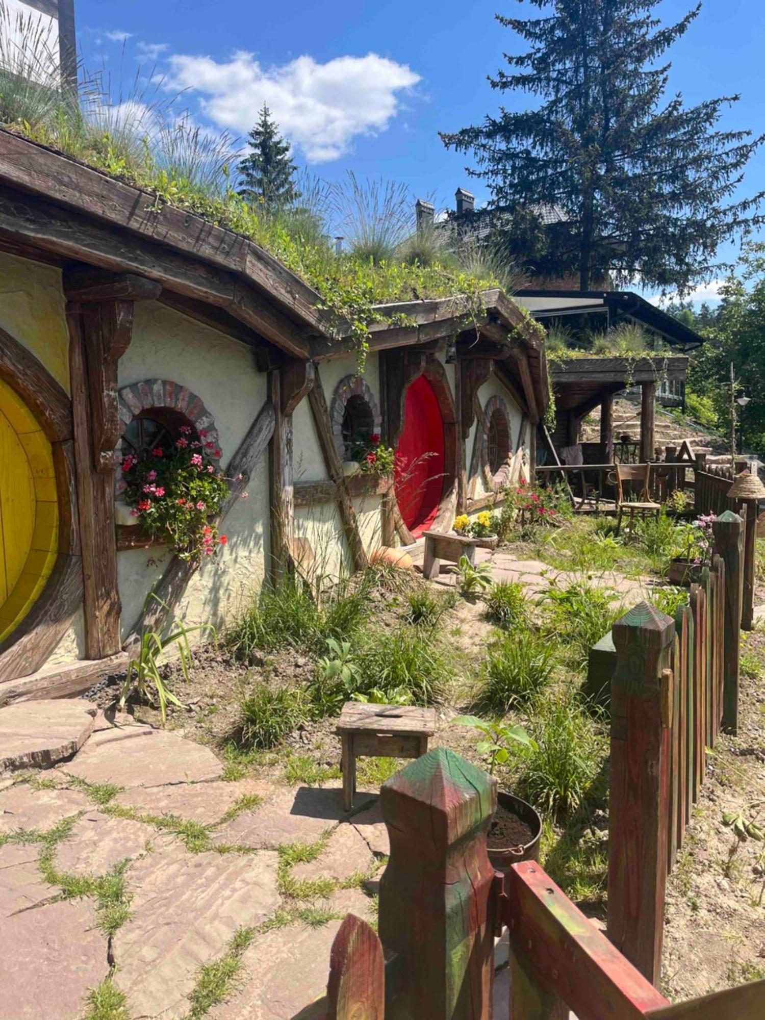 Едем Hotel Berezhany Eksteriør billede