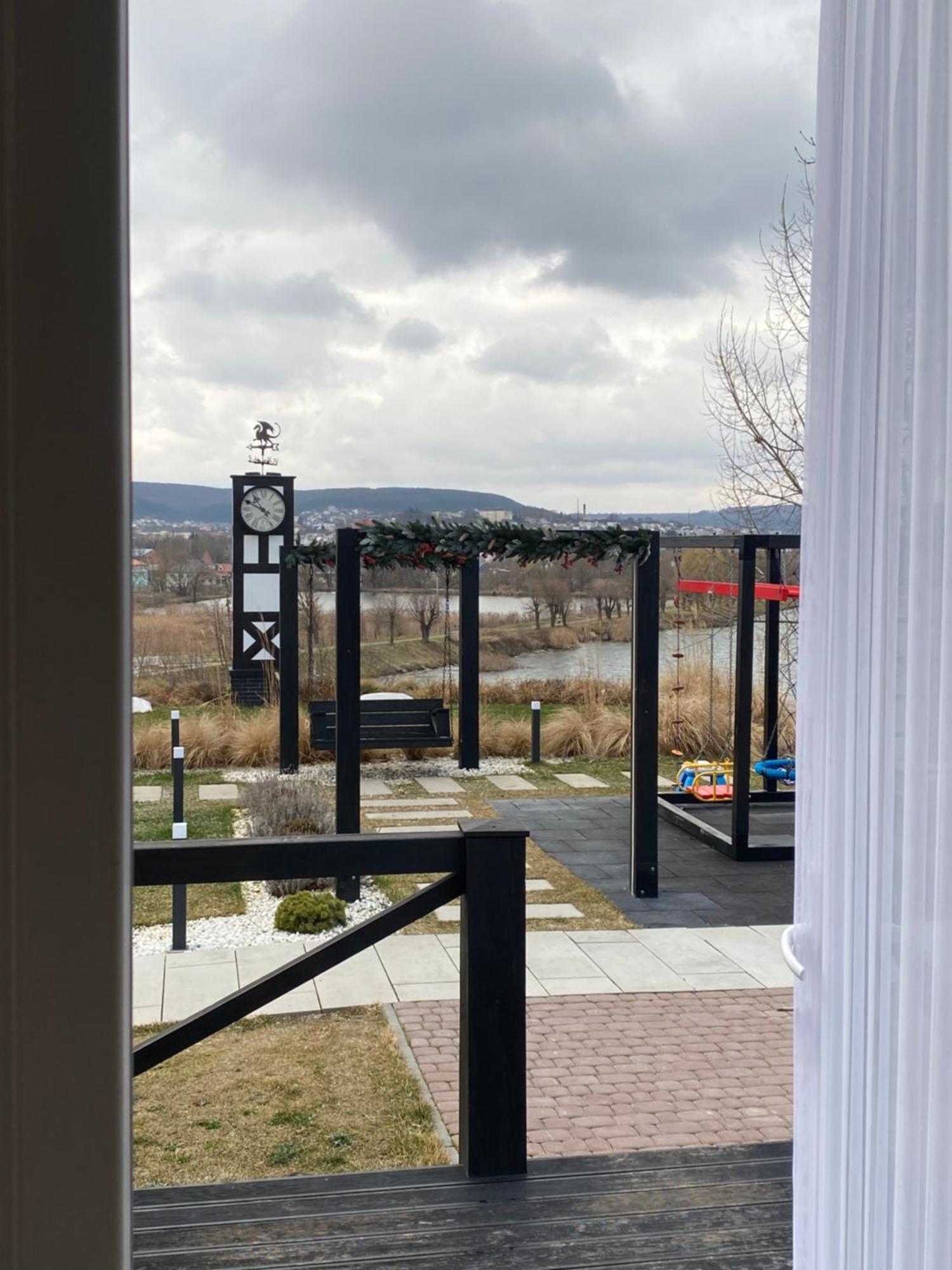 Едем Hotel Berezhany Eksteriør billede