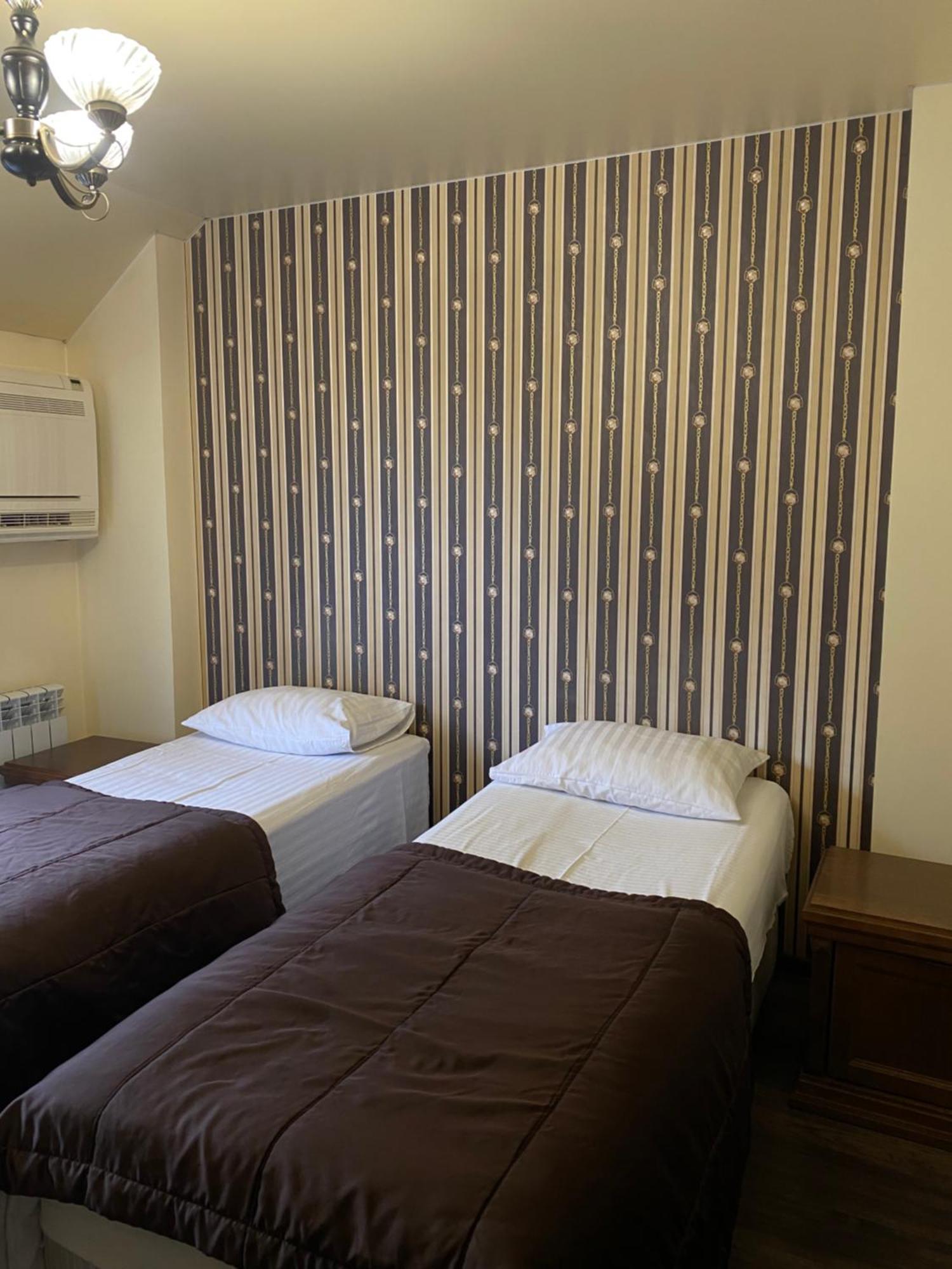 Едем Hotel Berezhany Eksteriør billede