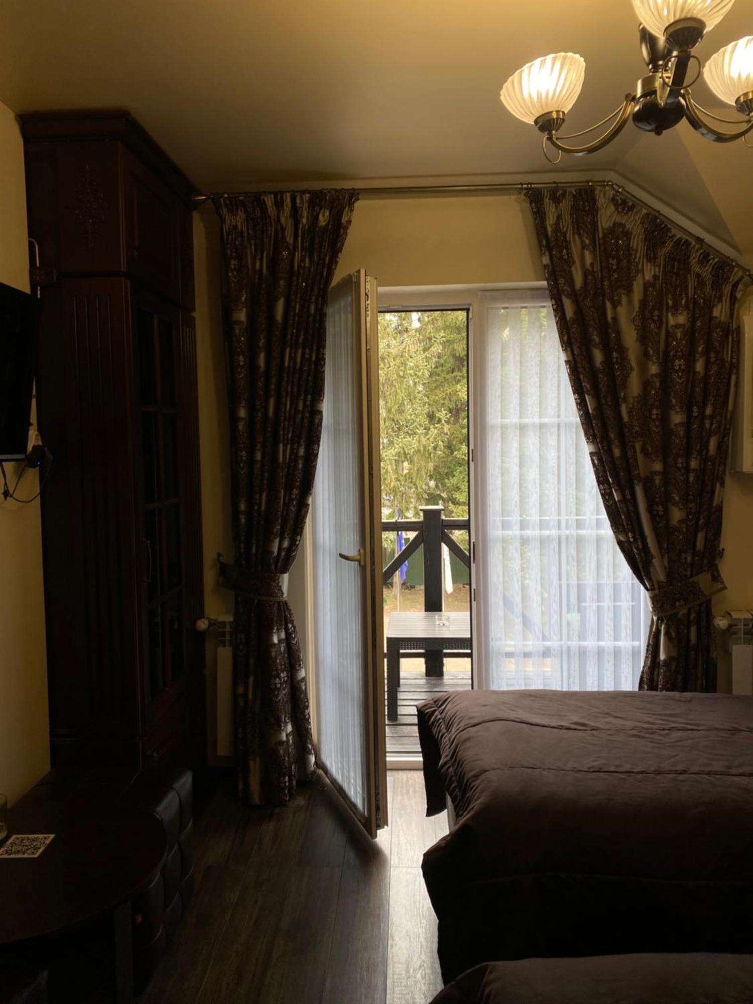 Едем Hotel Berezhany Eksteriør billede