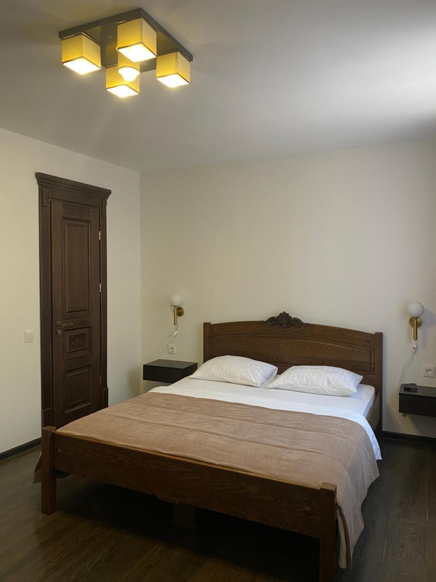 Едем Hotel Berezhany Eksteriør billede