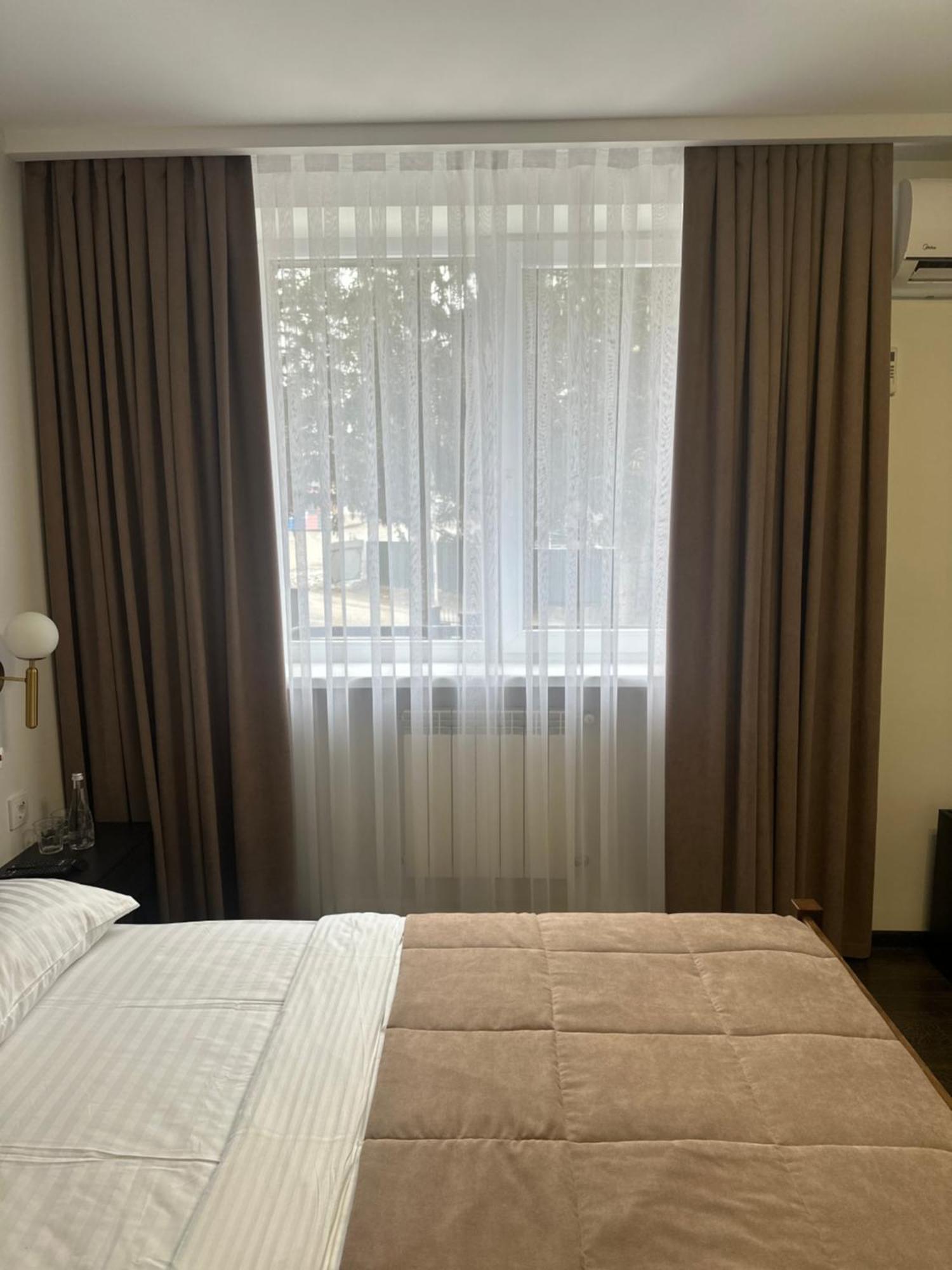 Едем Hotel Berezhany Eksteriør billede